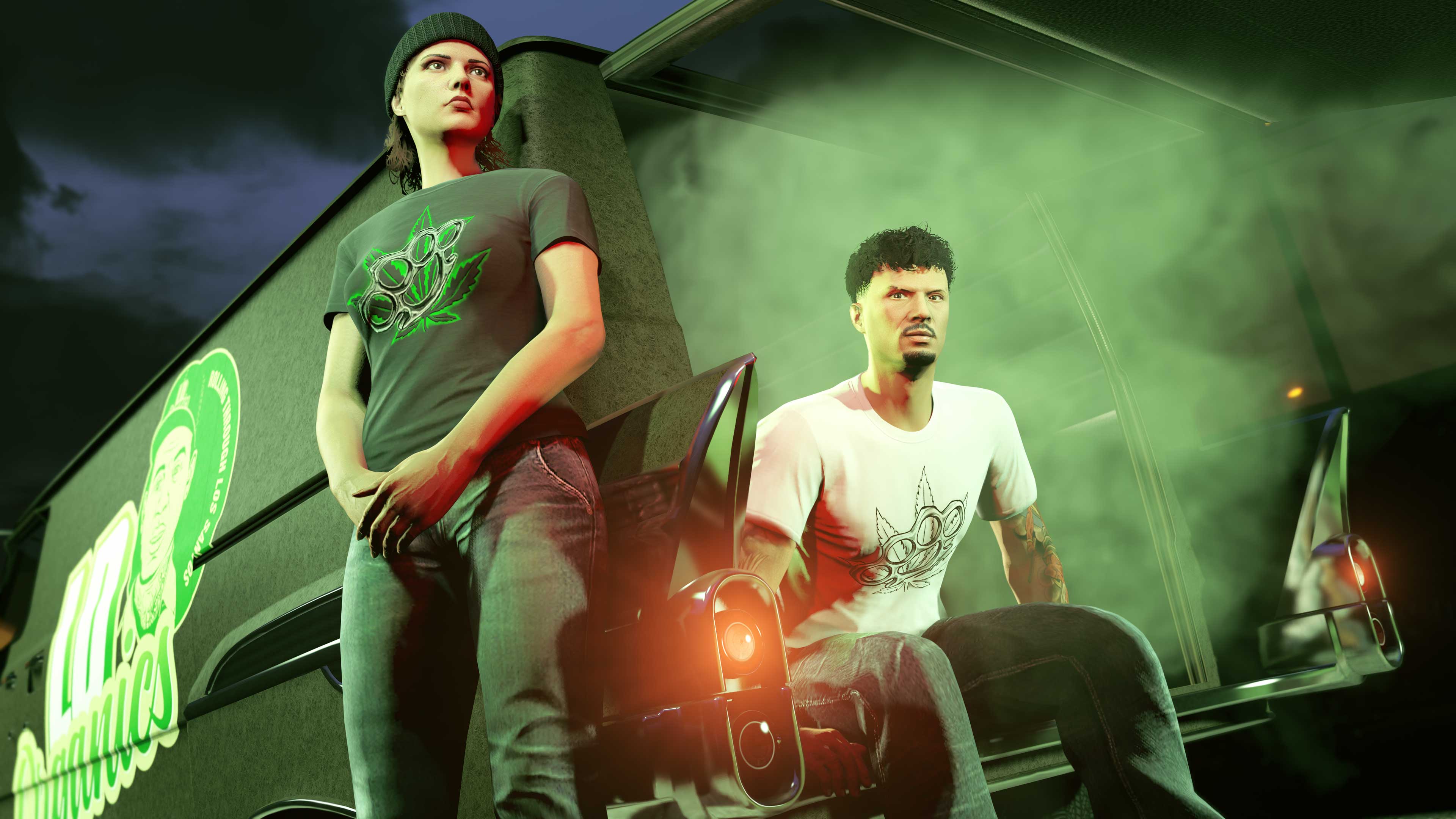 Black & White High Brass Tee Screenshot of two GTA Online characters wearing Black and White High Brass Tee.