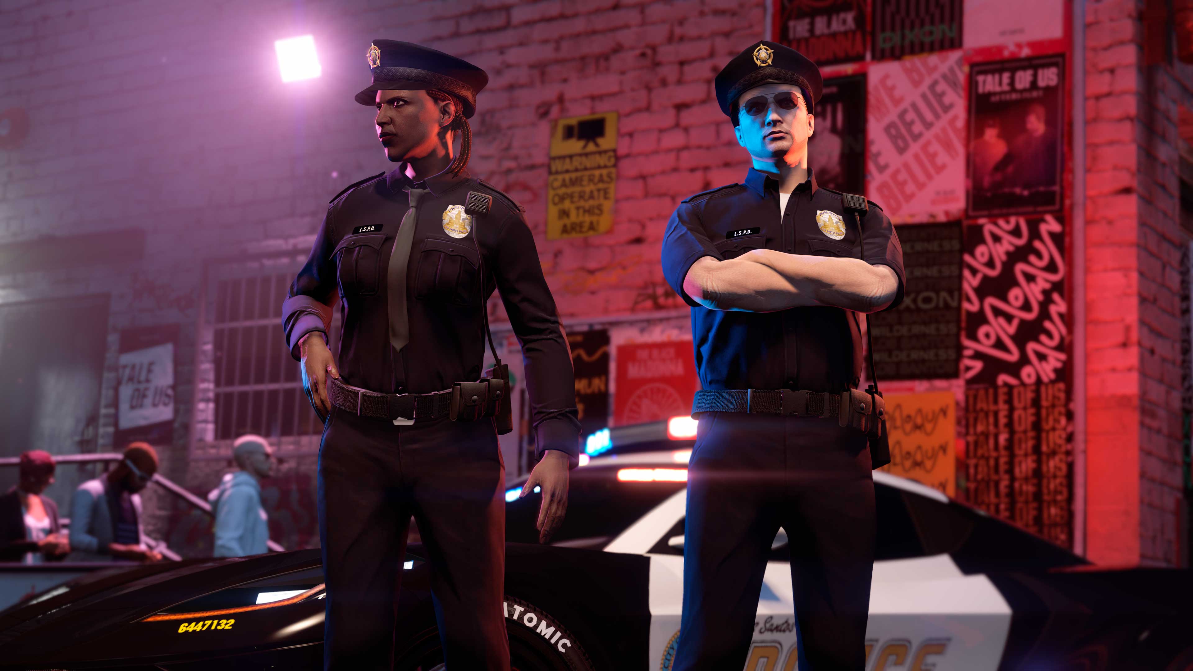 Summer LSPD Officer Outfit Screenshot of two GTA Online characters wearing Summer LSPD Officer Outfits.